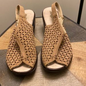 Beige sandals JBU women 8.5